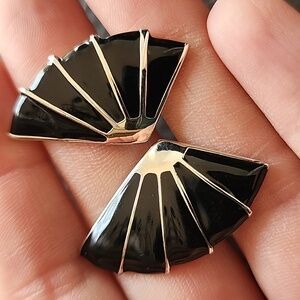 VTG Napier Black Fan-Shaped Enamel Clip Earrings - Women Jewelry